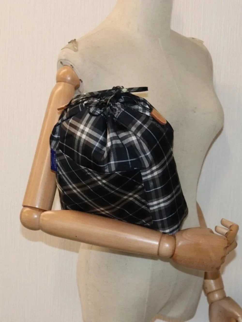 BURBERRY Nova Check Blue Label Drawstring Bag Pouch Nylon Navy Auth ti1925